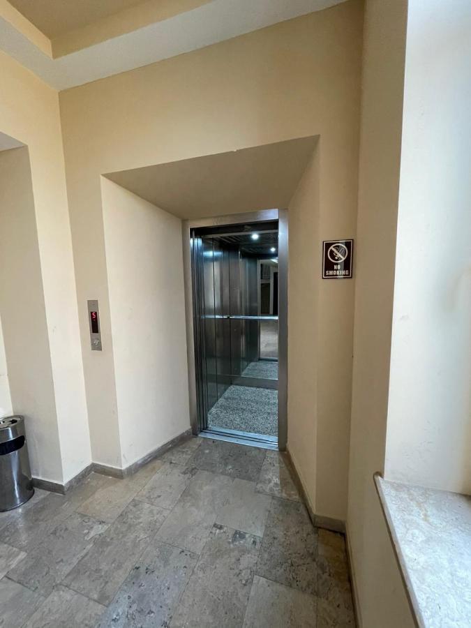 Armenak Apartment No 8, Abovyan Street Erévan Extérieur photo