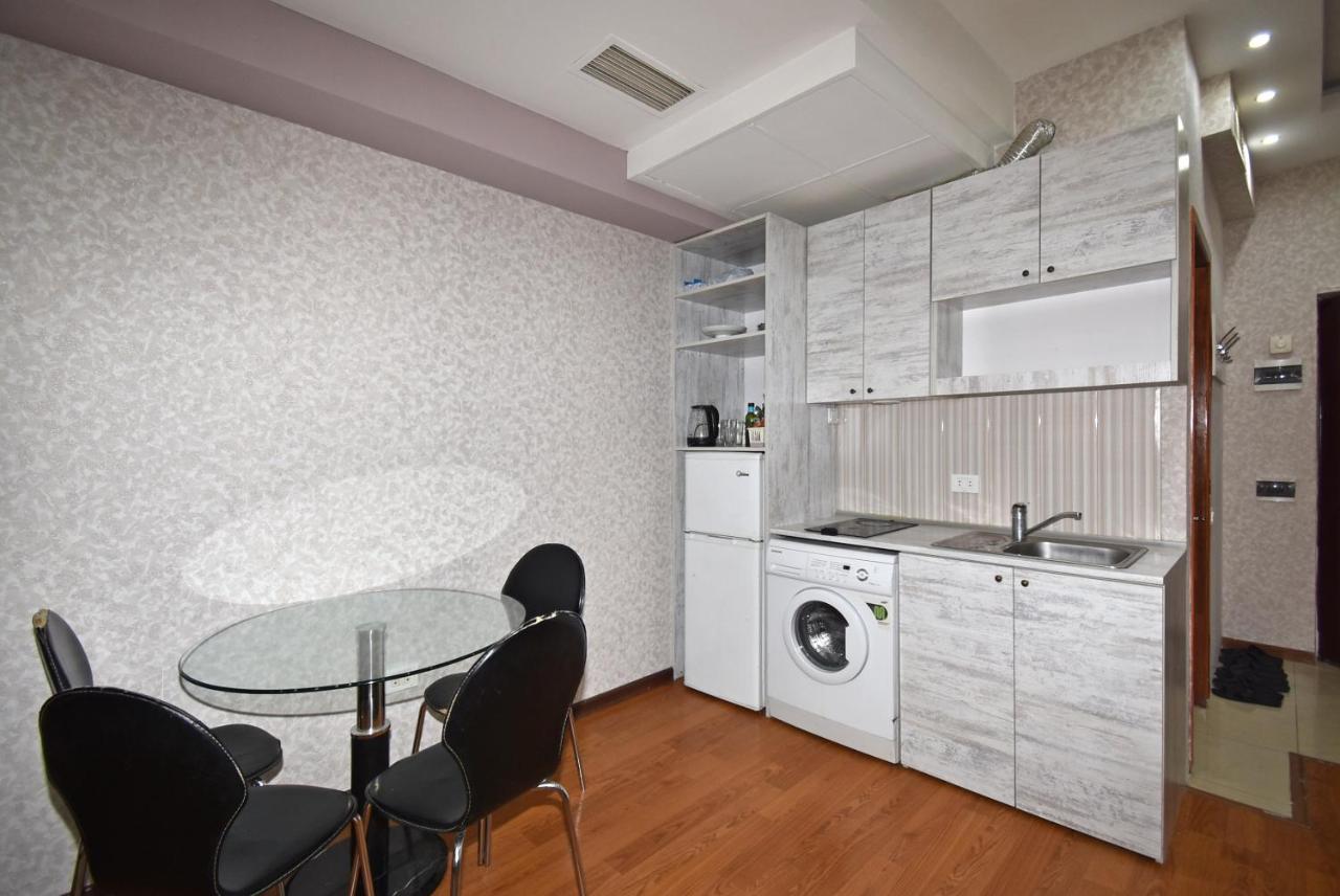 Armenak Apartment No 8, Abovyan Street Erévan Extérieur photo