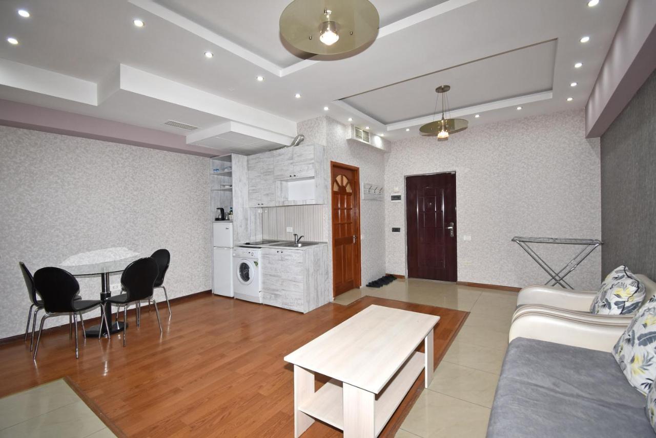 Armenak Apartment No 8, Abovyan Street Erévan Extérieur photo