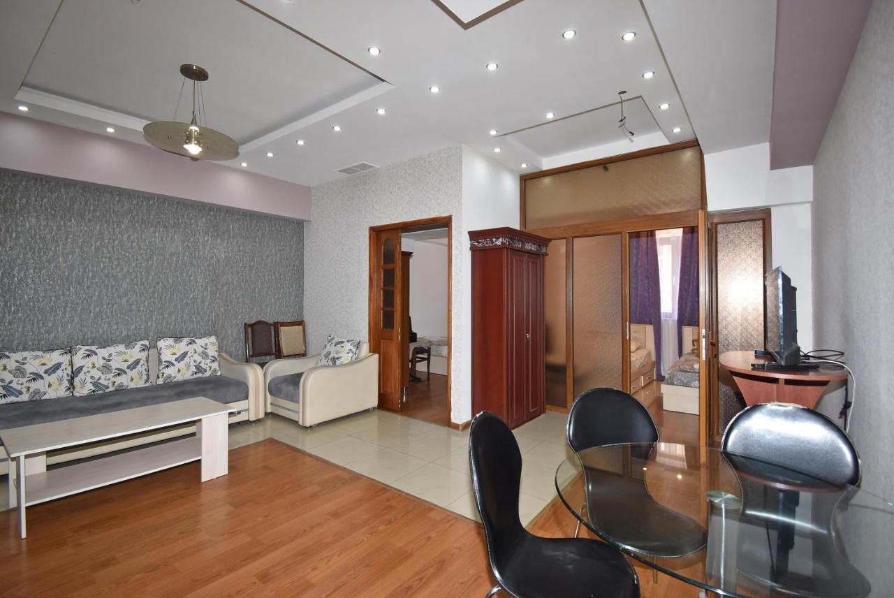 Armenak Apartment No 8, Abovyan Street Erévan Extérieur photo