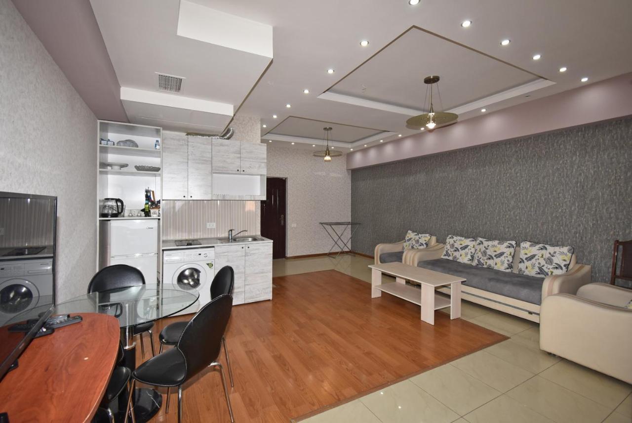 Armenak Apartment No 8, Abovyan Street Erévan Extérieur photo