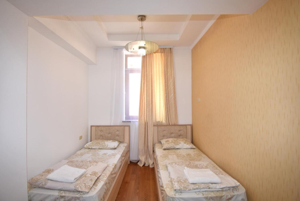 Armenak Apartment No 8, Abovyan Street Erévan Extérieur photo