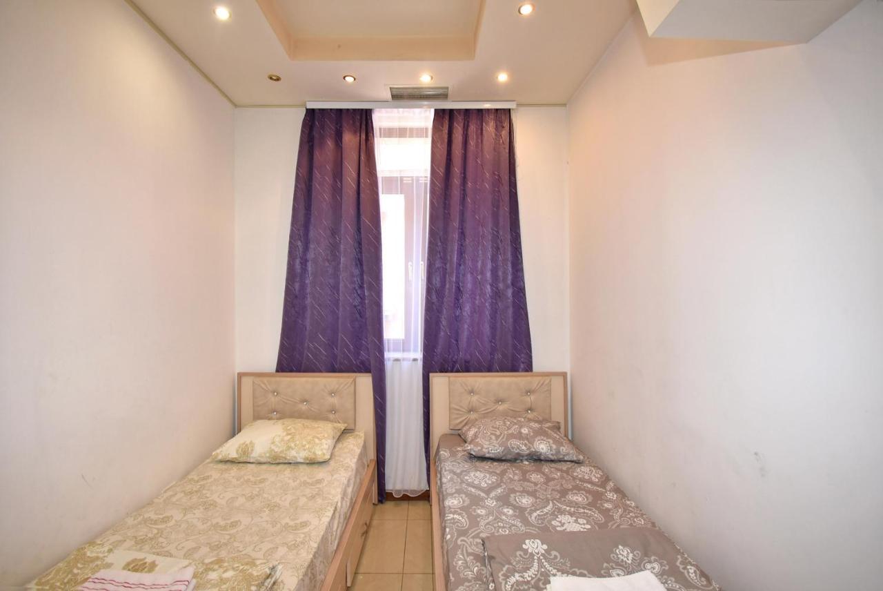 Armenak Apartment No 8, Abovyan Street Erévan Extérieur photo