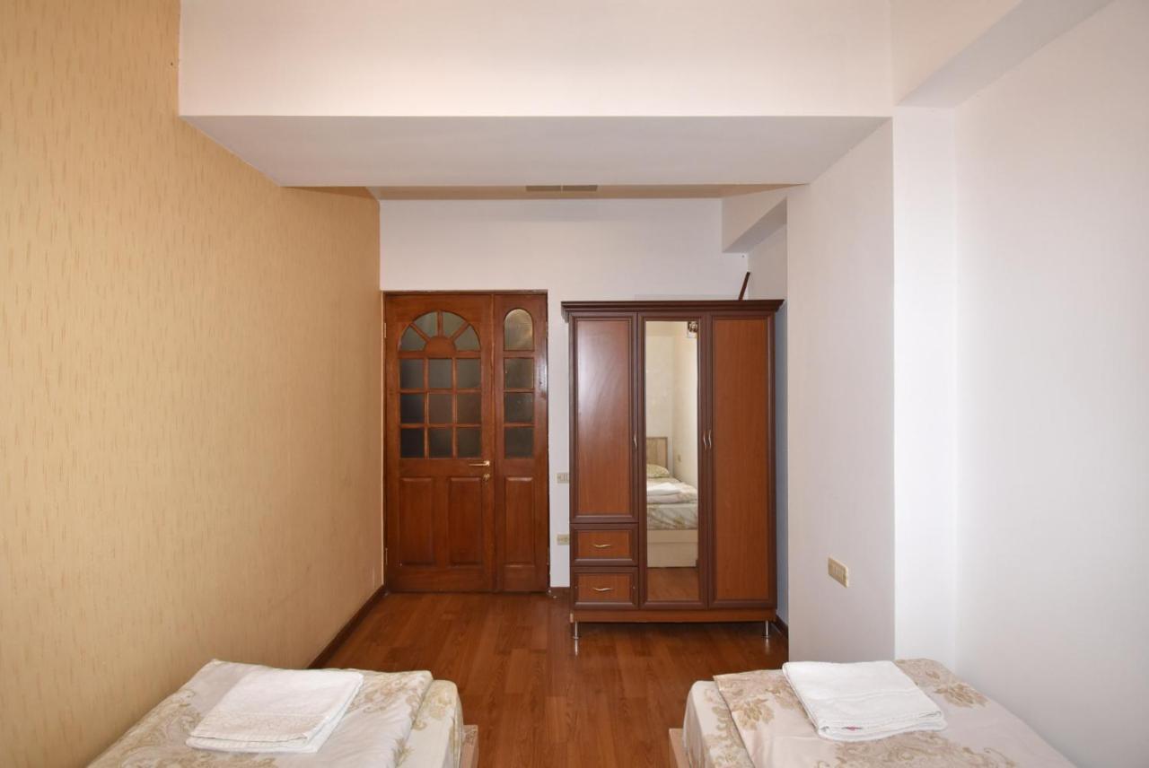 Armenak Apartment No 8, Abovyan Street Erévan Extérieur photo
